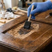 Holztisch abschleifen – HOLZMANUFAKTUR Brunner Ostschweiz